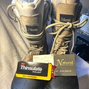 Natural Reflections Like New Sz.9